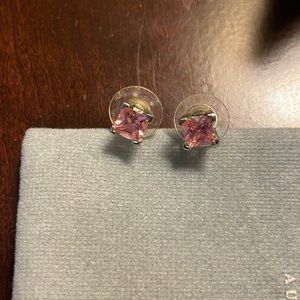 🌻3 for $25 Pink stone earrings🌻